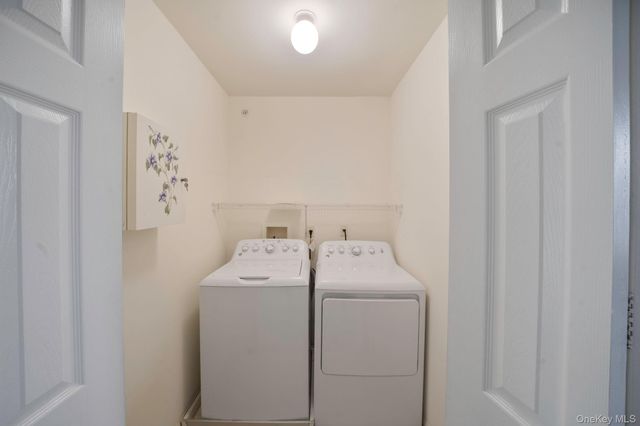 11 Cranberry Circle, Medford, NY 11763