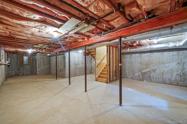 11 Cranberry Circle, Medford, NY 11763