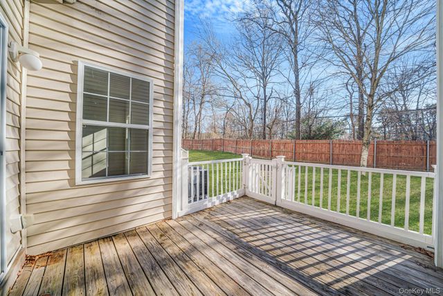 11 Cranberry Circle, Medford, NY 11763