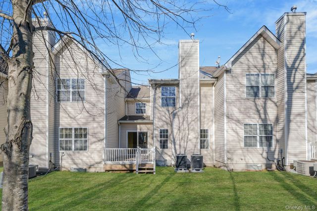 11 Cranberry Circle, Medford, NY 11763