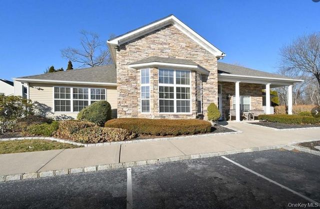 11 Cranberry Circle, Medford, NY 11763