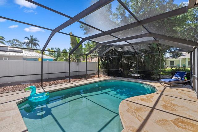350 47TH AVENUE N, St Petersburg, FL 33703
