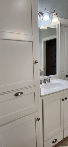 20 Laurel Tr, New Braunfels, TX 78130