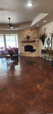 20 Laurel Tr, New Braunfels, TX 78130