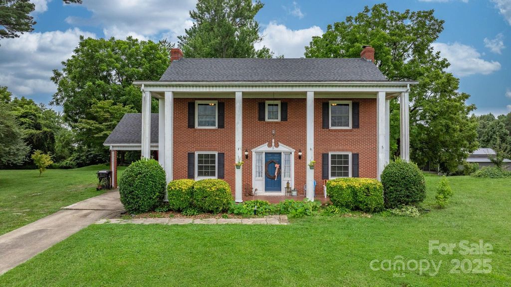 55 Hennessee Street, Morganton, NC 28655