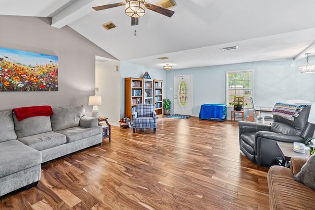 712 S Grand Street, Wolfe City, TX 75496