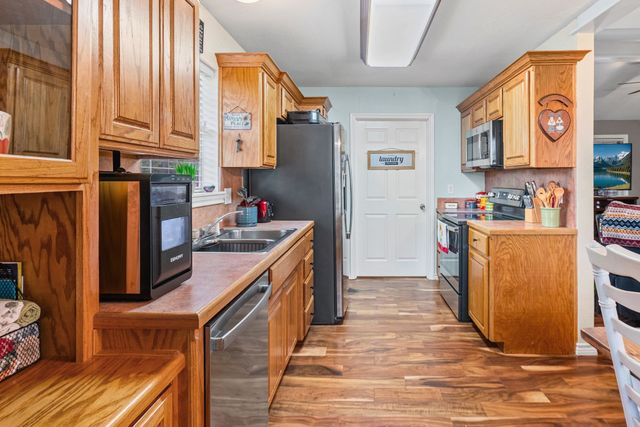 712 S Grand Street, Wolfe City, TX 75496
