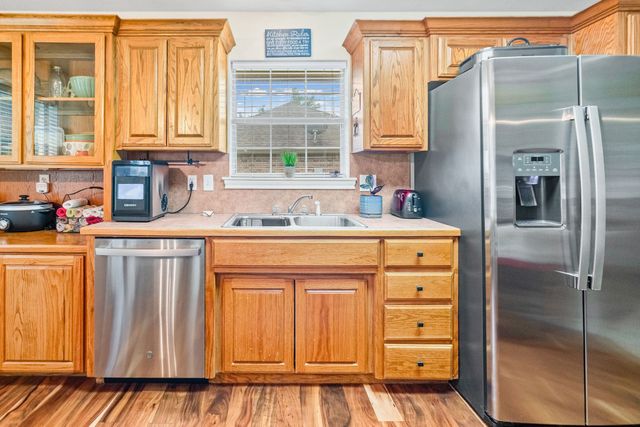 712 S Grand Street, Wolfe City, TX 75496