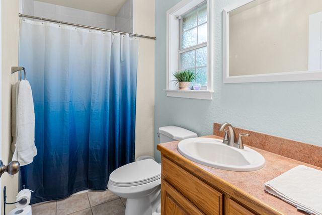 712 S Grand Street, Wolfe City, TX 75496