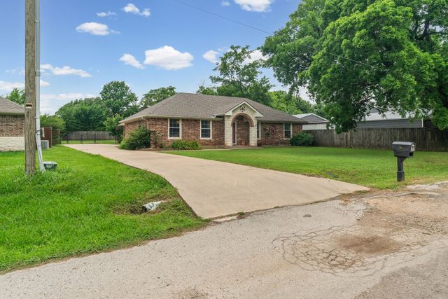 712 S Grand Street, Wolfe City, TX 75496