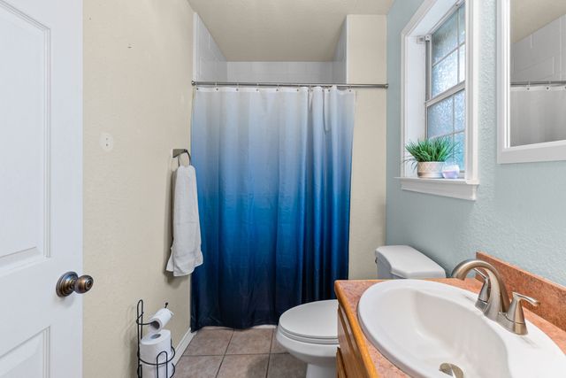 712 S Grand Street, Wolfe City, TX 75496