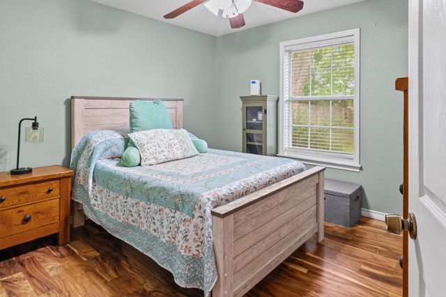 712 S Grand Street, Wolfe City, TX 75496
