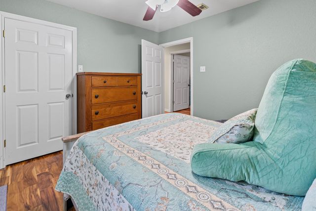 712 S Grand Street, Wolfe City, TX 75496