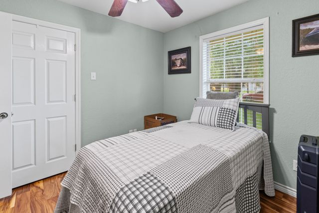712 S Grand Street, Wolfe City, TX 75496