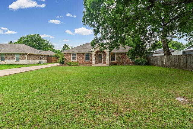 712 S Grand Street, Wolfe City, TX 75496