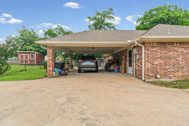 712 S Grand Street, Wolfe City, TX 75496