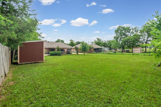 712 S Grand Street, Wolfe City, TX 75496