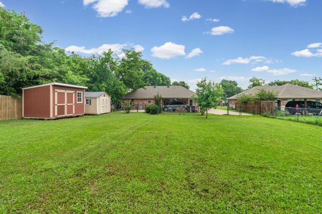 712 S Grand Street, Wolfe City, TX 75496