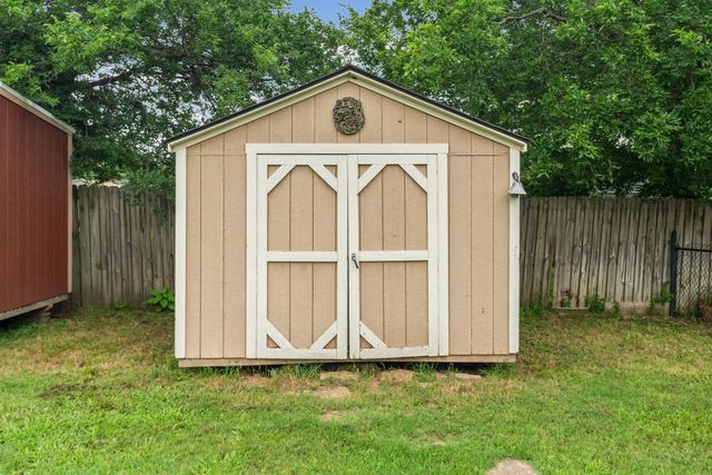 712 S Grand Street, Wolfe City, TX 75496