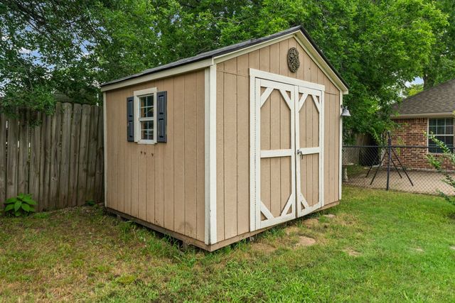712 S Grand Street, Wolfe City, TX 75496