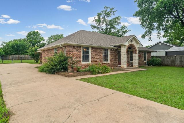 712 S Grand Street, Wolfe City, TX 75496