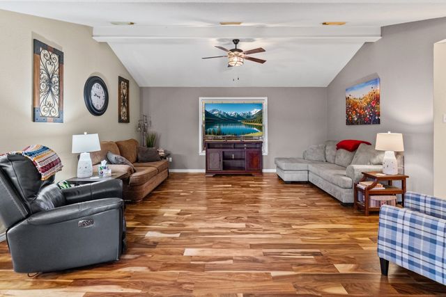 712 S Grand Street, Wolfe City, TX 75496