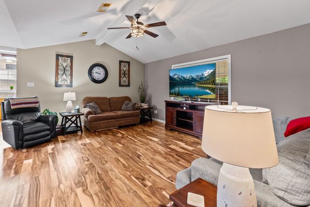 712 S Grand Street, Wolfe City, TX 75496