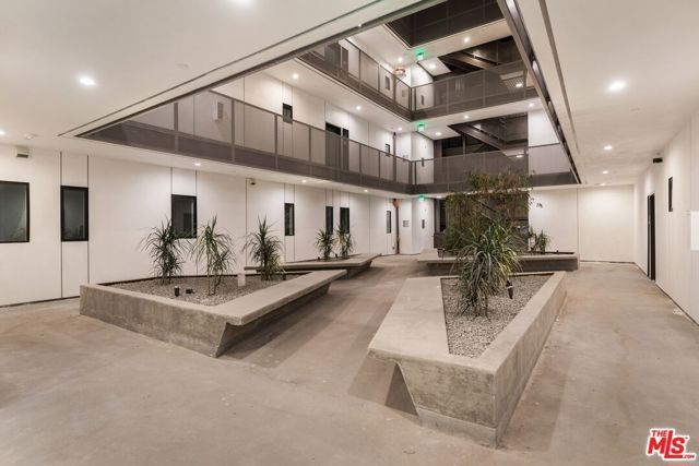 829 Larrabee Street 302, West Hollywood, CA 90069