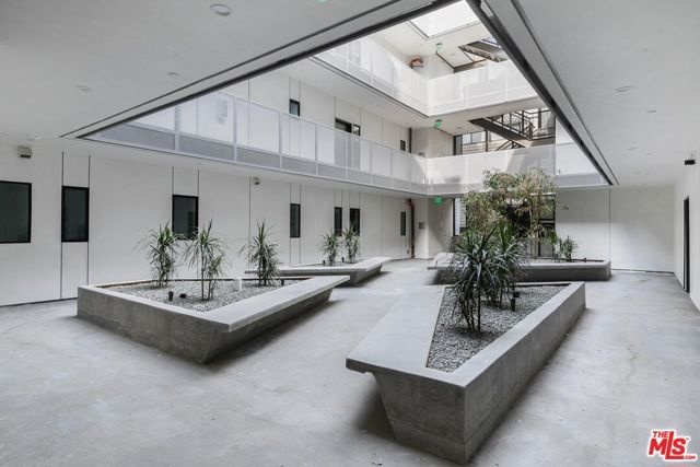 829 Larrabee Street 302, West Hollywood, CA 90069