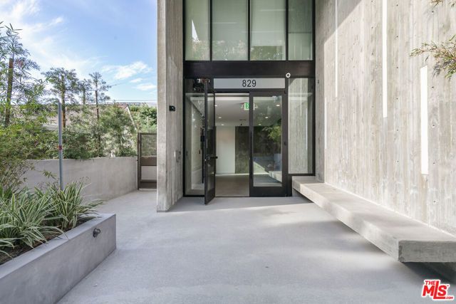 829 Larrabee Street 302, West Hollywood, CA 90069