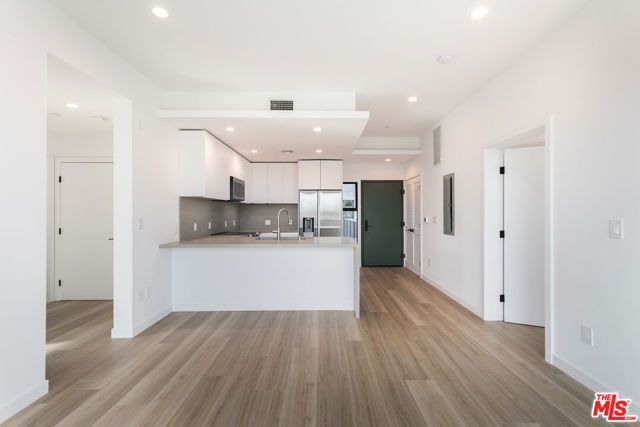 829 Larrabee Street 302, West Hollywood, CA 90069