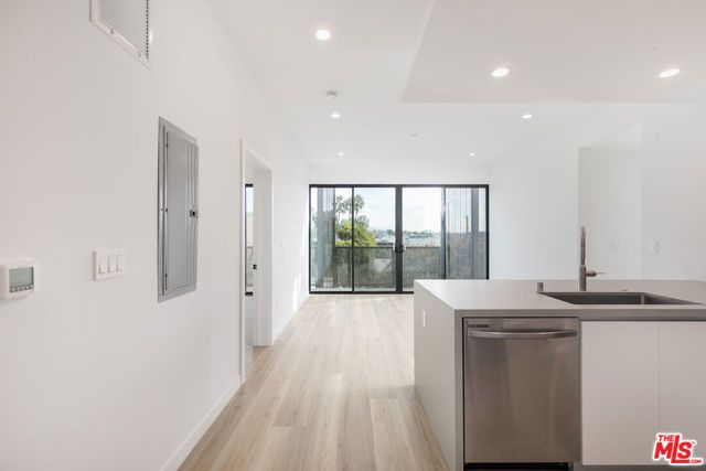 829 Larrabee Street 302, West Hollywood, CA 90069