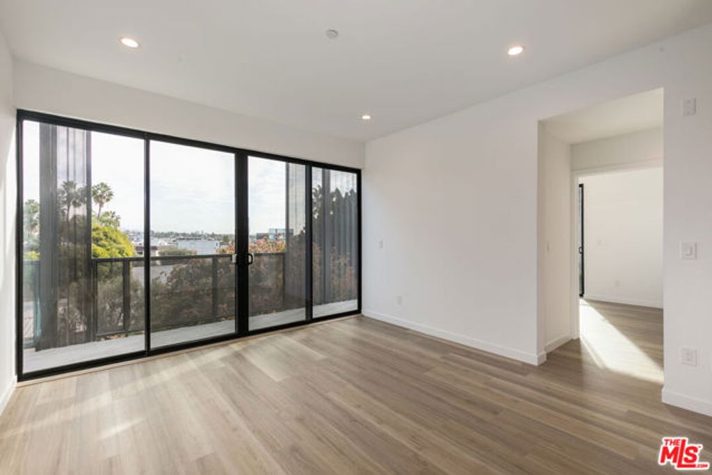 829 Larrabee Street 302, West Hollywood, CA 90069