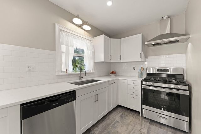 617 S 4th Street, Aurora, IL 60505