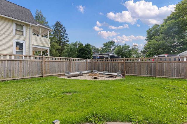 617 S 4th Street, Aurora, IL 60505