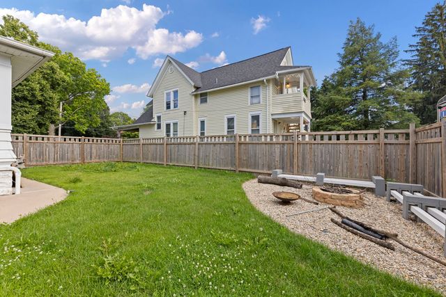 617 S 4th Street, Aurora, IL 60505