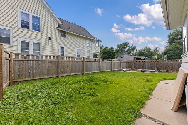617 S 4th Street, Aurora, IL 60505