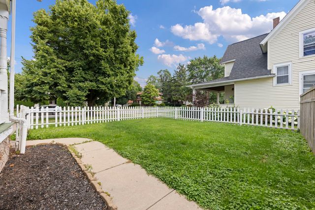 617 S 4th Street, Aurora, IL 60505