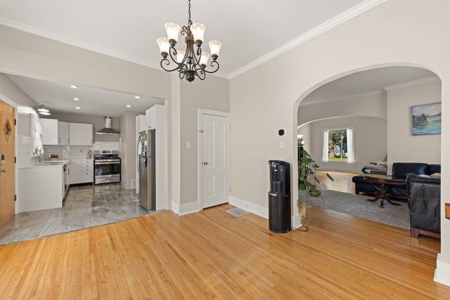 617 S 4th Street, Aurora, IL 60505