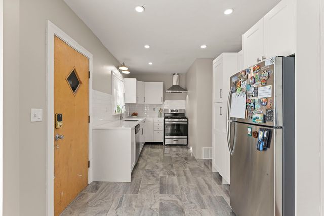 617 S 4th Street, Aurora, IL 60505