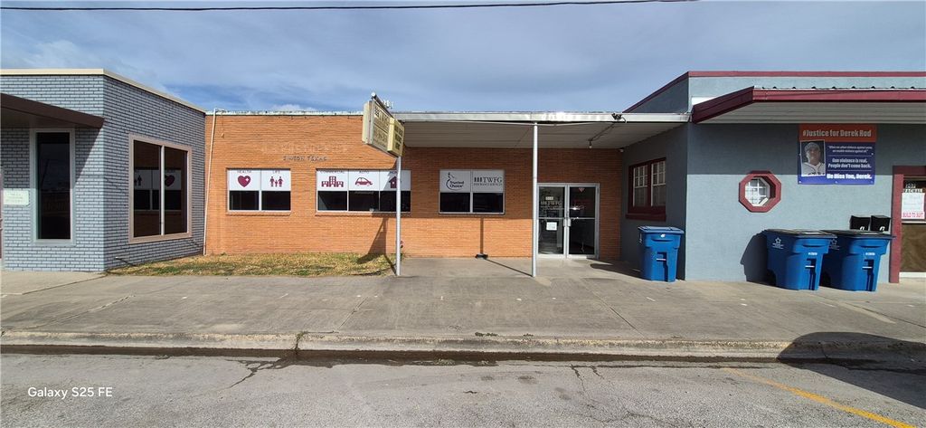 205 S Rachal St, Sinton, TX 78387 — exterior