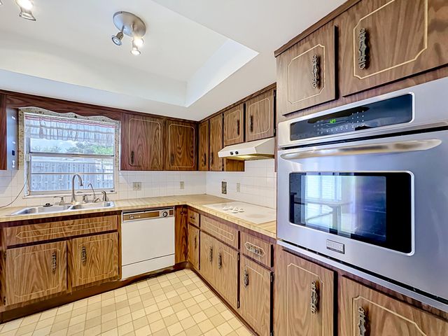 2402 Newport Drive, Fort Pierce, FL 34982
