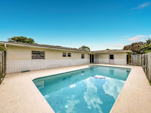 2402 Newport Drive, Fort Pierce, FL 34982