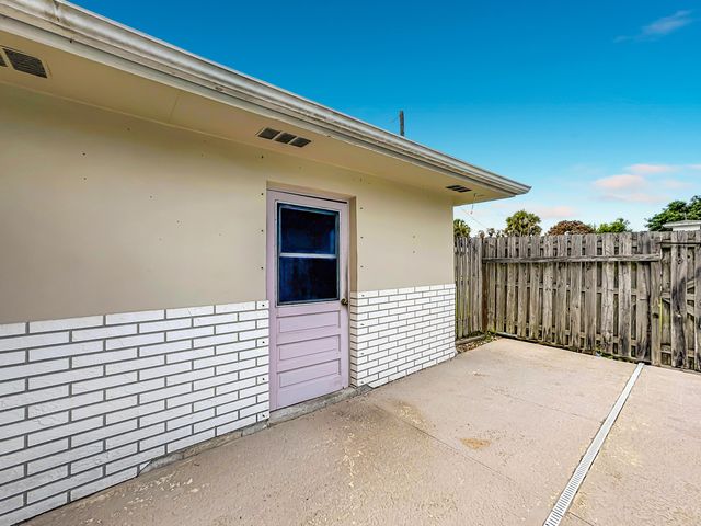2402 Newport Drive, Fort Pierce, FL 34982