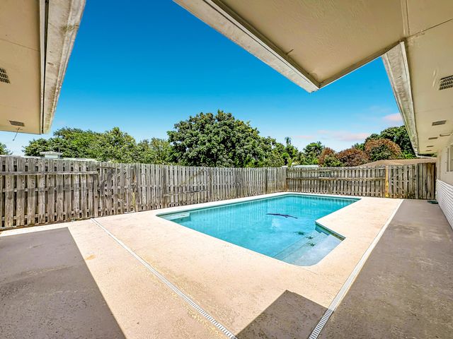 2402 Newport Drive, Fort Pierce, FL 34982