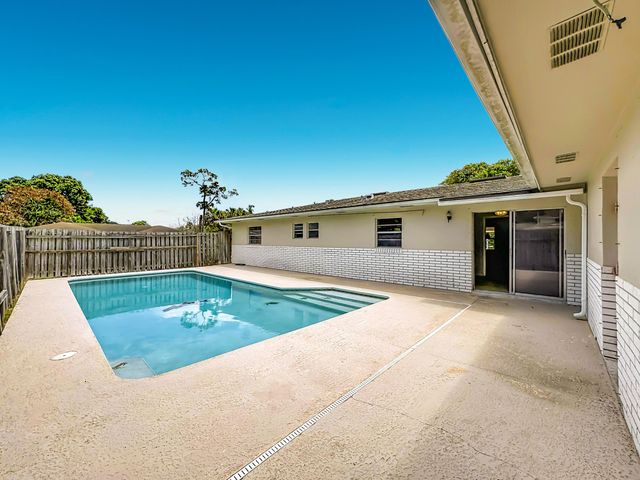 2402 Newport Drive, Fort Pierce, FL 34982