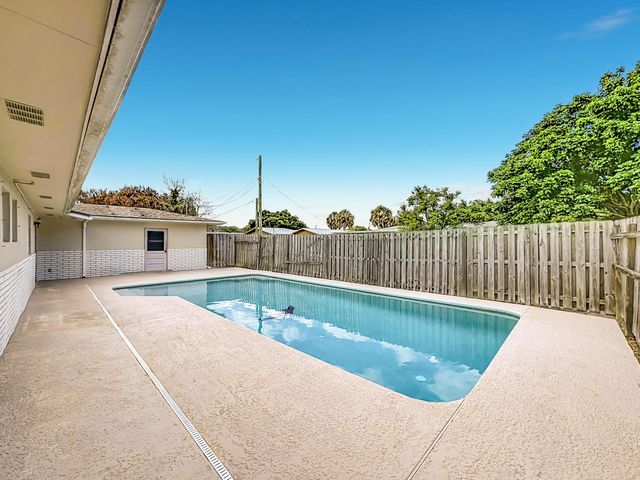 2402 Newport Drive, Fort Pierce, FL 34982