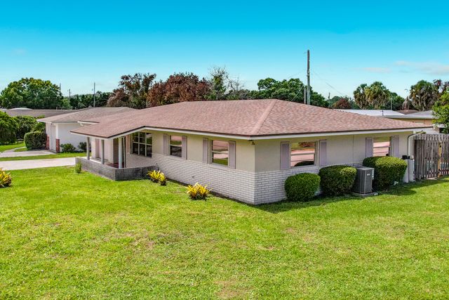 2402 Newport Drive, Fort Pierce, FL 34982