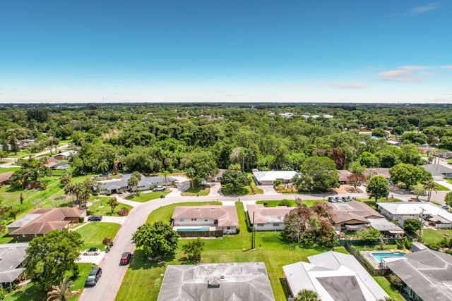 2402 Newport Drive, Fort Pierce, FL 34982
