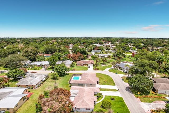 2402 Newport Drive, Fort Pierce, FL 34982